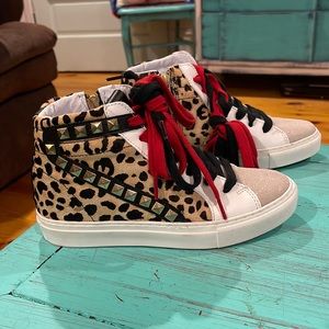 Steve Madden, Leopard red & black High top sneakers